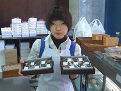 ���`���R