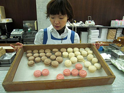 �}�J����