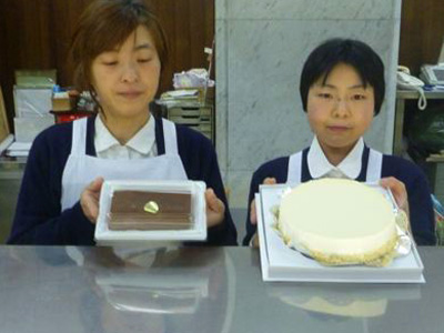 ���A�[�`�[�Y�P�[�L�Ɛ��`���R