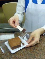 ���`���R