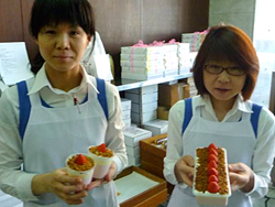 �X�g���x���[���[�X