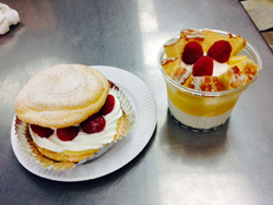 �������N���[���̃J�b�v�P�[�L�ƃt�����{���[�Y�T���h