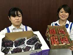 イチゴとブドウ