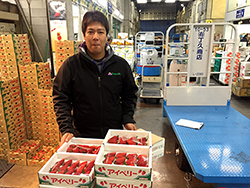 イチゴ屋の若い衆