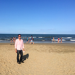 会場そばのビーチ